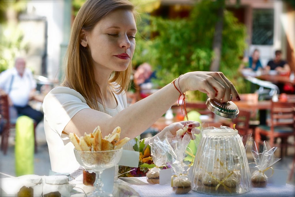 Nadine Hüttenrauch beim Einkaufen